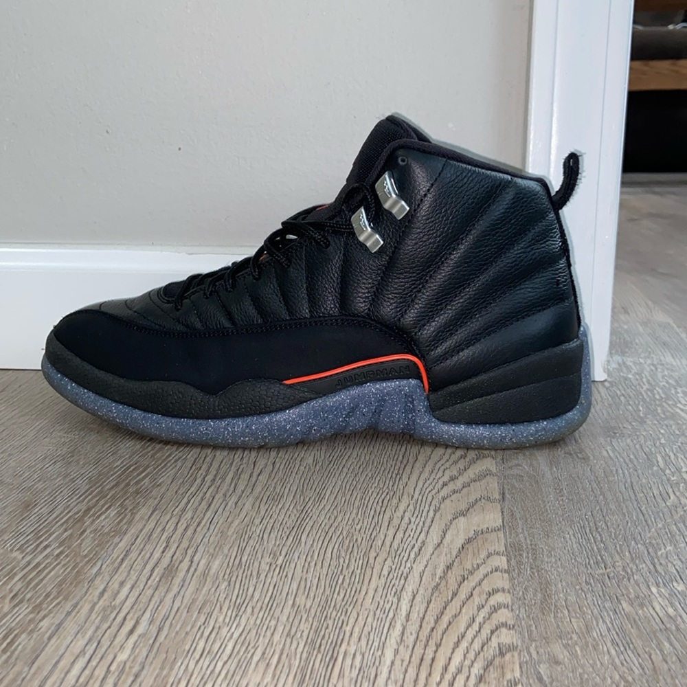I am selling a pair utility black retro 12s size 9.5 been takin care of!